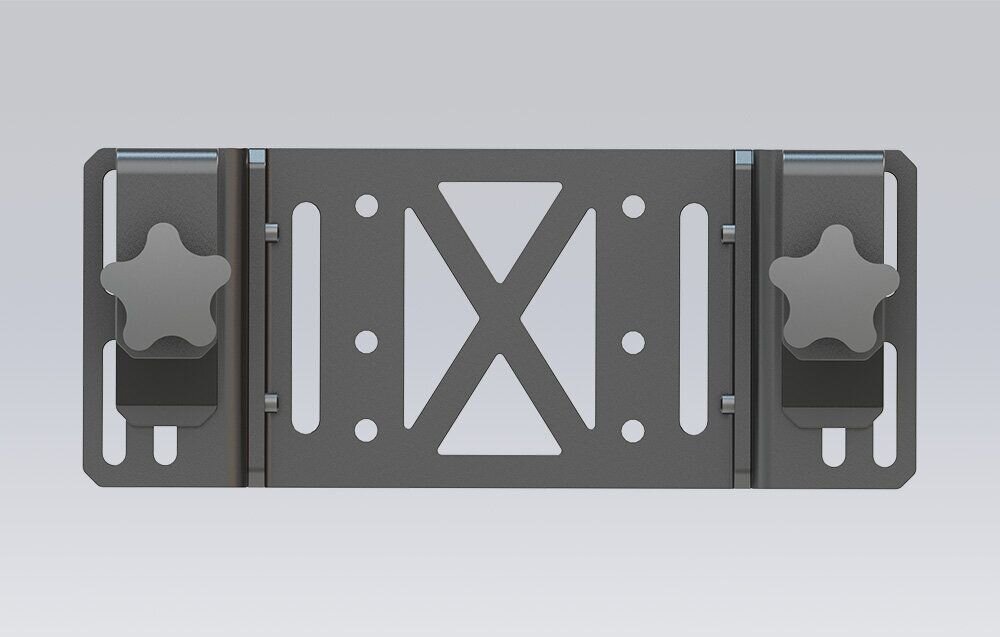 Uchwyt MOZA Racing RS12 prezentacja uchwytu od góry na szarym tle obrabiana płyta stalowa grubość sztywność dwie metalowe śruby współpraca z blatami grubość