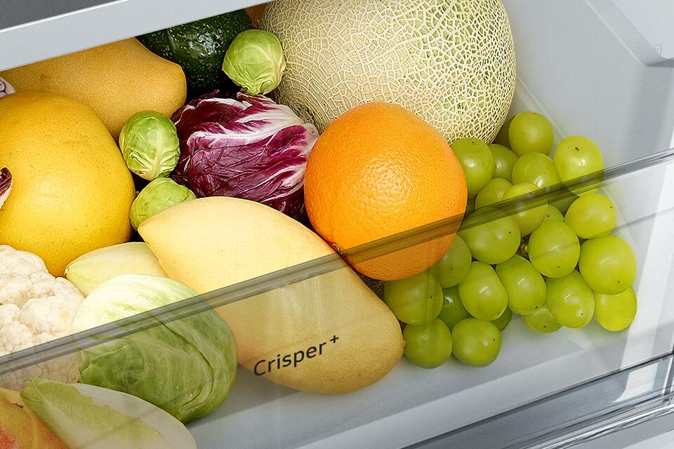 Specjalna szuflada o podwyższonej wilgotności na owoce i warzywa.