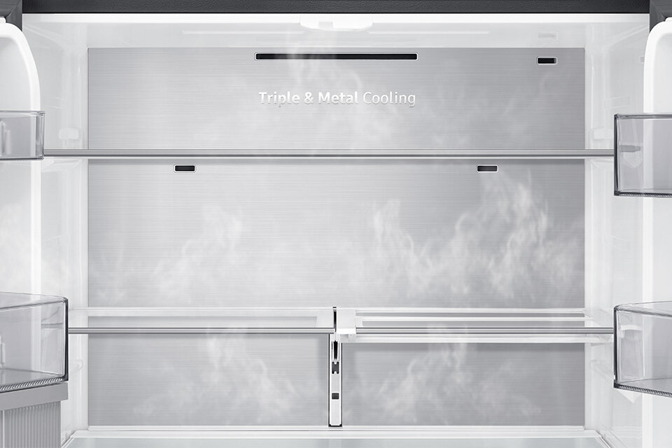 Wyjątkowy metalowy panel na tylnej ściance działa jak akumulator zimna.