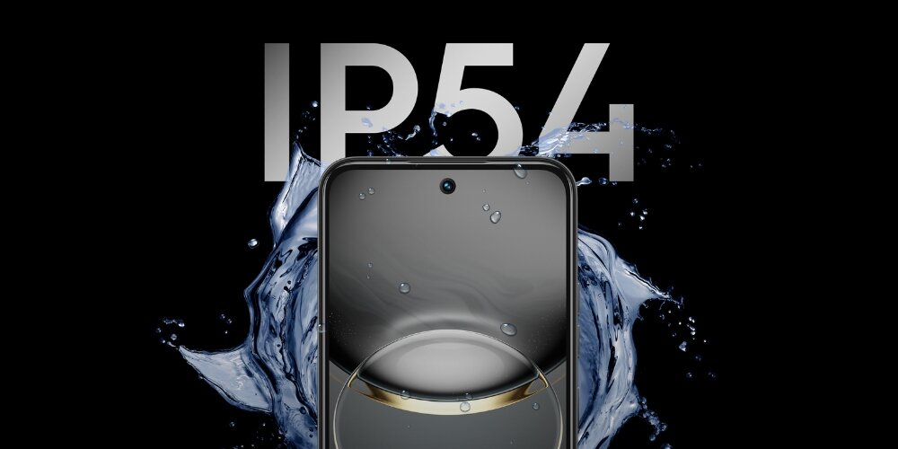 Smartfon TECNO Spark 30C w kroplach wody z napisem ip54