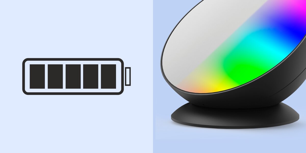 Lampa HAMA 176664 Wi-Fi Czarny, oświetlenie, energia, praktyczn, styl, na białym tle logo pełni naładowanej baterii, obok lampa w różnych kolorach