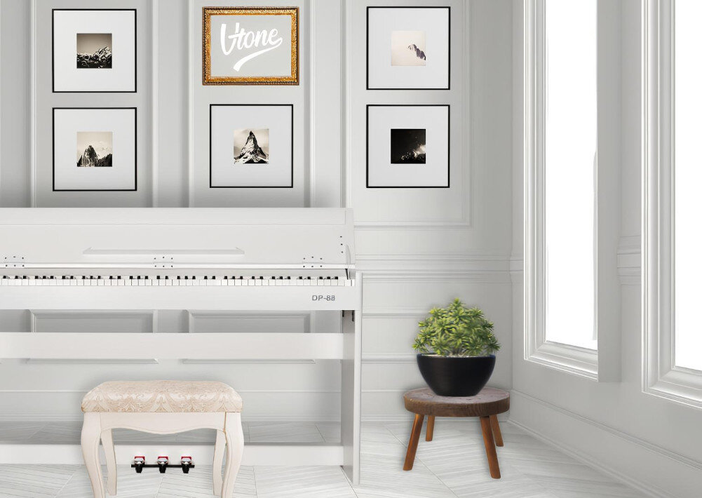 V-TONE DP-88 WH 680 brzmień 600 rytmów 80 utworów demo, pianino od frontu stojące w pomieszczeniu