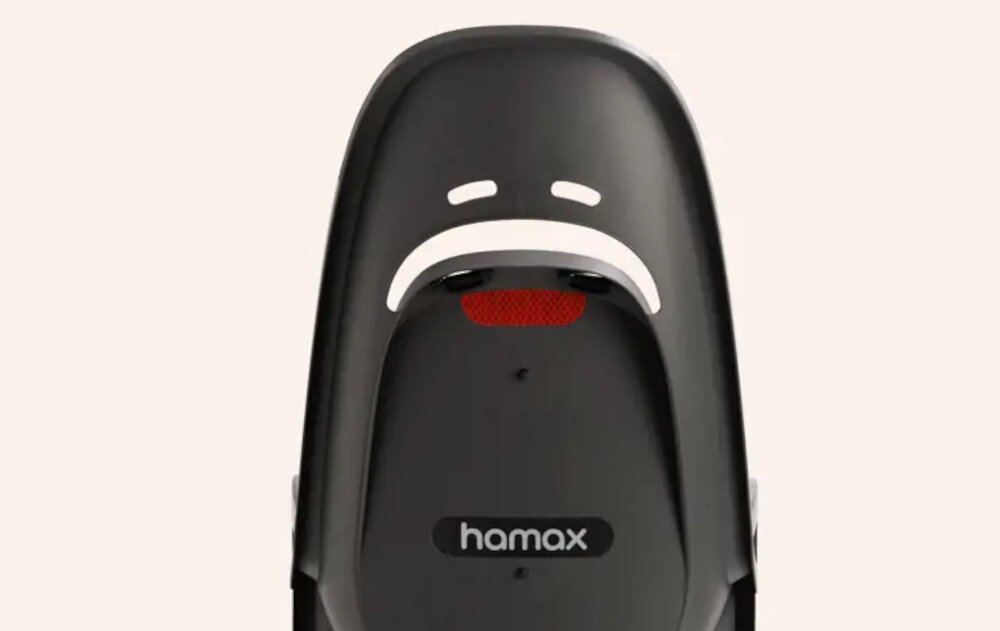 Fotelik rowerowy HAMAX Zenith Relax Relax Adapter Szaro-czerwony jasne tło zbliżenie na wgłębienie na kask specjalne wgłębienie na kask głowa dziecka nie będzie wypychana do przodu wygodna pozycja jazdy bezpieczeństwo odblaski umieszczone w tylnej części siedzenia