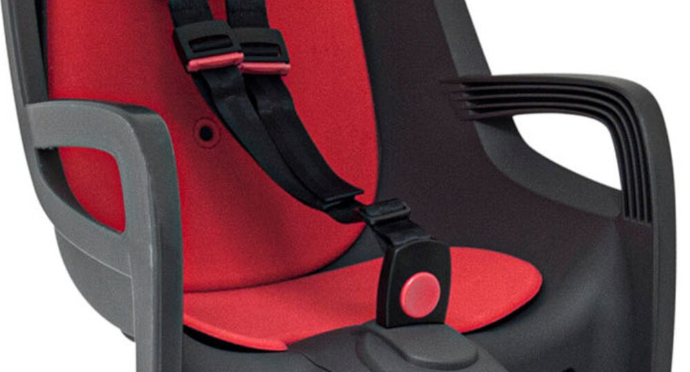 Fotelik rowerowy HAMAX Zenith Adapter Szaro-czerwony zbliżenie na pasy bezpieczeństwa białe tło bezpieczeństwo dziecka solidna i trwała konstrukcja 3-punktowe pasy bezpieczeństwa z osłonami na barki są regulowane i łatwe w obsłudze odpowiednie zabezpieczenie malucha dla dzieci o maksymalnej wadze do 22 kg