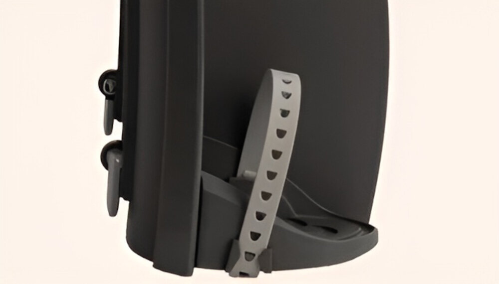 Fotelik rowerowy HAMAX Zenith Adapter Szaro-czerwony jasne tło zbliżenie na podnóżek wygodne podpórki pod stopy nogi dziecka nie zwisają swobodnie zwiększa komfort i minimalizuje zmęczenie zapobiega też dyskomfortowi paski zabezpieczające nogi regulacja wysokości odbywa się w prosty sposób jedną ręką