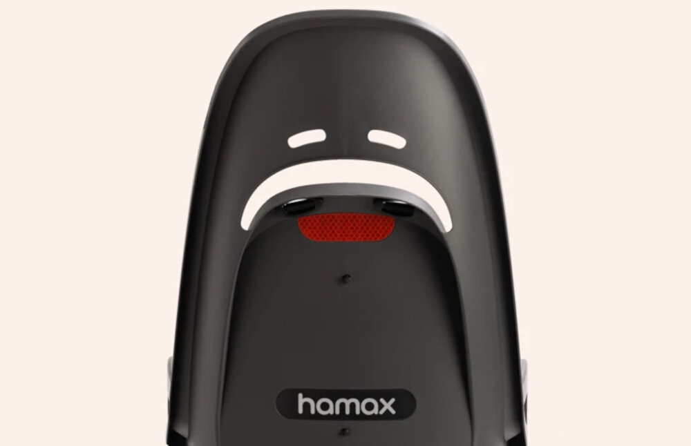 Fotelik rowerowy HAMAX Zenith Adapter Szaro-czarny jasne tło zbliżenie na wgłębienie na kask specjalne wgłębienie na kask głowa dziecka nie będzie wypychana do przodu wygodna pozycja jazdy bezpieczeństwo odblaski umieszczone w tylnej części siedzenia