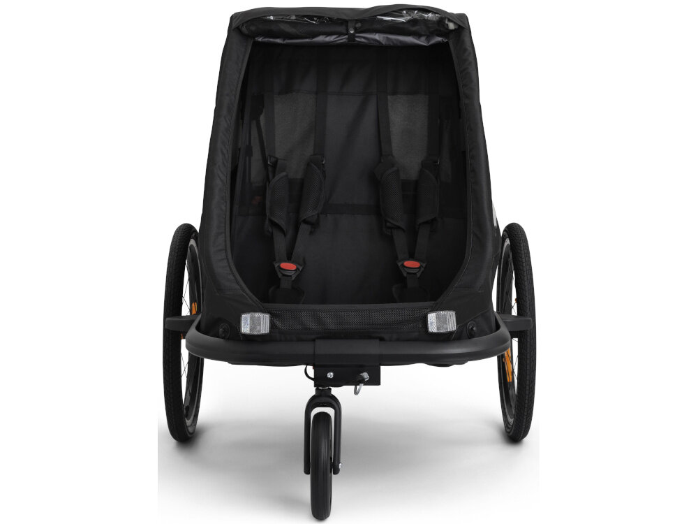 Przyczepka rowerowa HAMAX Traveller Twin Czarny przyczepka na białym tle widoczna od przodu Regulowane 5-punktowe pasy bezpieczeństwa pomaga ograniczyć przemieszczanie się dziecka stabilne podparcie hamulec postojowy stabilna po zaparkowaniu