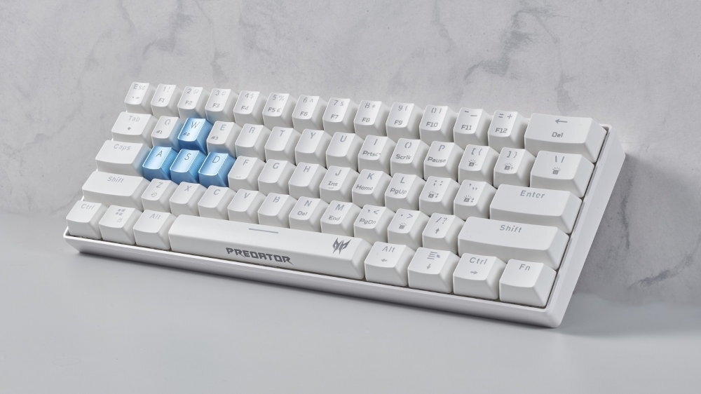 ACER Predator Aethon 330 klawiatura na białym tle, niebieskie klawisze wsad