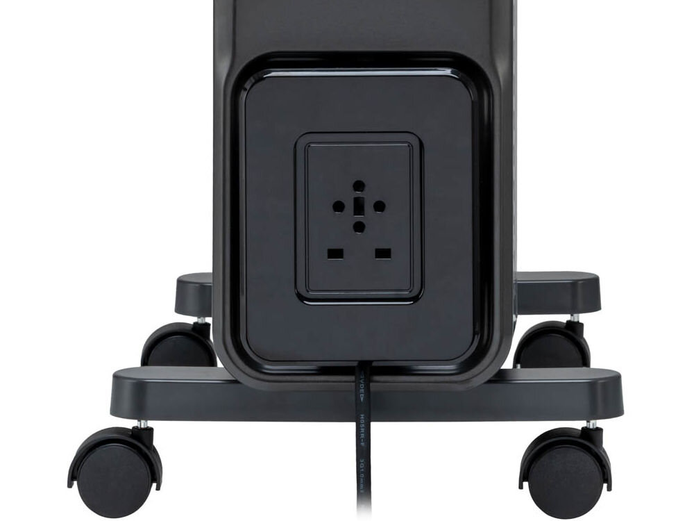 Grzejnik olejowy GÖTZE & JENSEN OH1101 Zbliżenie na dolną część grzejnika Götze & Jensen OH1101 z praktycznym uchwytem do nawijania kabla zasilającego.