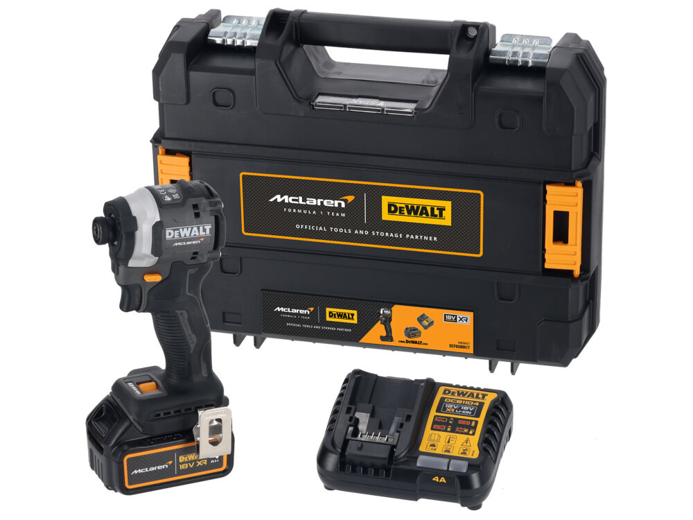 Zakrętarka udarowa DEWALT DCF85MM1T-QW zestaw na białym tle w zestawie zakrętarka akumulator ładowarka magnetyczny uchwyt bitów zaczep do paska walizka dokumentacja