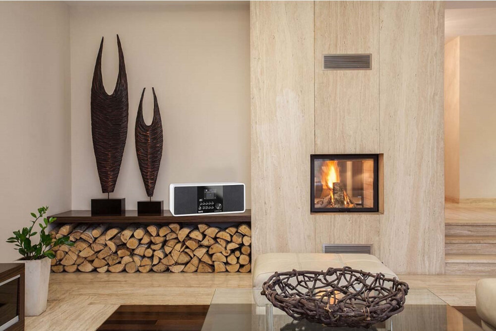 IMPERIAL DABMAN i200 głośniki stereo drewniana obudowa korektor, radio stojące na blacie w pomieszczeniu