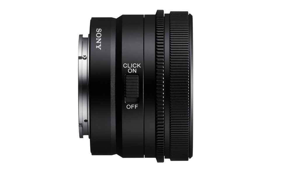 Obiektyw SONY FE 24 mm f-2.8 G z boku