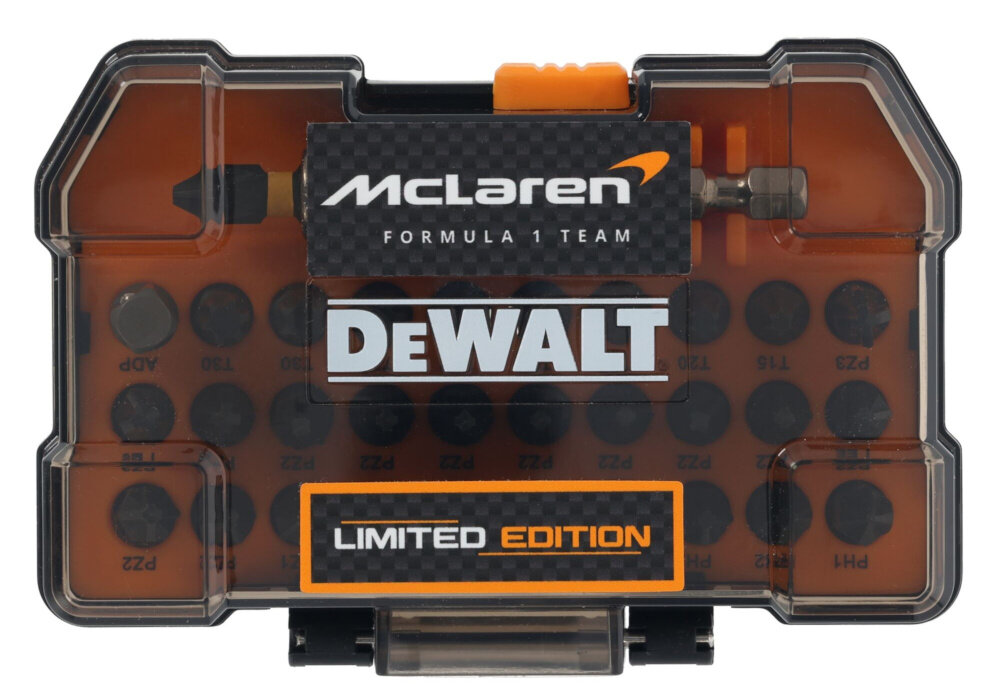 Zestaw bitów DEWALT McLaren DT70901T-QZ 32 szt. zamknięte pudełko na białym tle końcówki FLEXTORQ elastyczna strefa skrętna ochrona bitów przed pęknięciem hartowana stal odporność na zużycie precyzyjne dopasowanie