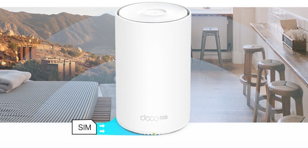 Router TP-LINK Deco X10-4G Biały, cylindryczny router z widocznym napisem 'SIM' w dolnej części, ustawiony na tle wnętrza z łóżkiem i oknami wychodzącymi na górski krajobraz, zastosowanie, karta SIM