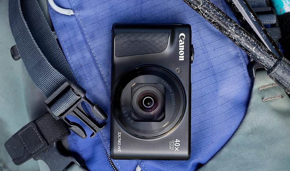 Aparat CANON PowerShot SX740 HS Lite Edition na plecaku 39,9 mm głębokości konstrukcja lekkość waga wymiary