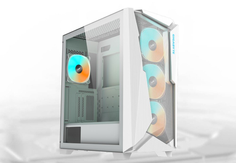Komputer MAD DOG Powered by Gigabyte AORUS301WH-A01WR32WP Widok zewnętrzny białej obudowy komputera z przezroczystym panelem bocznym i trzema wentylatorami RGB z przodu, podzespoły, testy