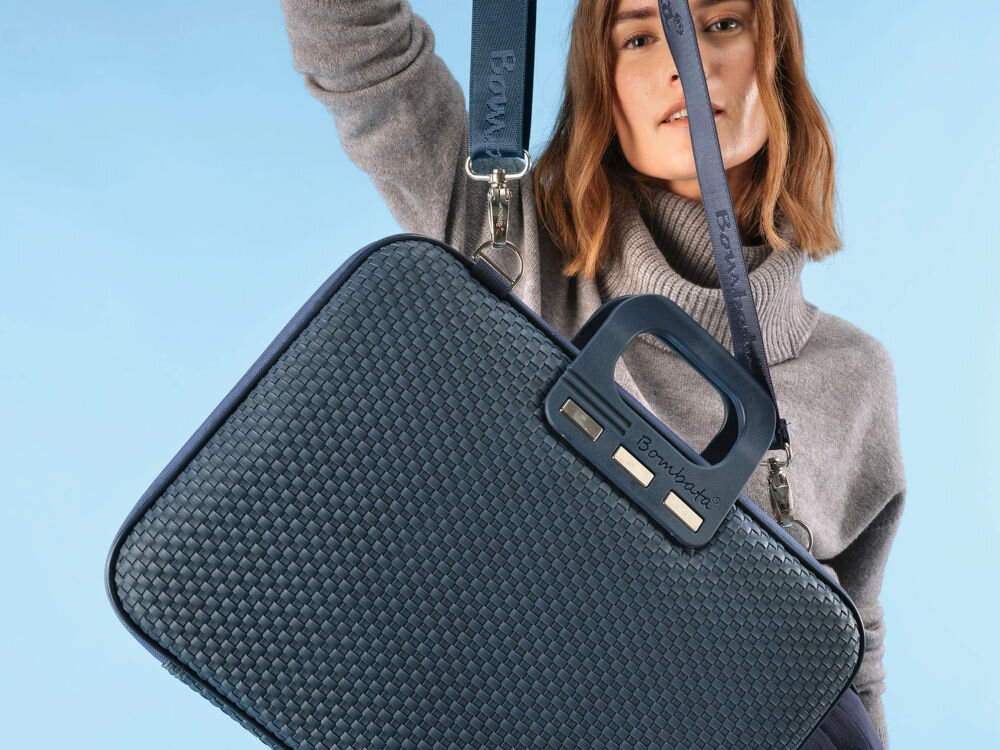 Torba na laptopa BOMBATA Trama 15-16 cali Czarny pasek na ramię pasek dopasowany kolorystycznie