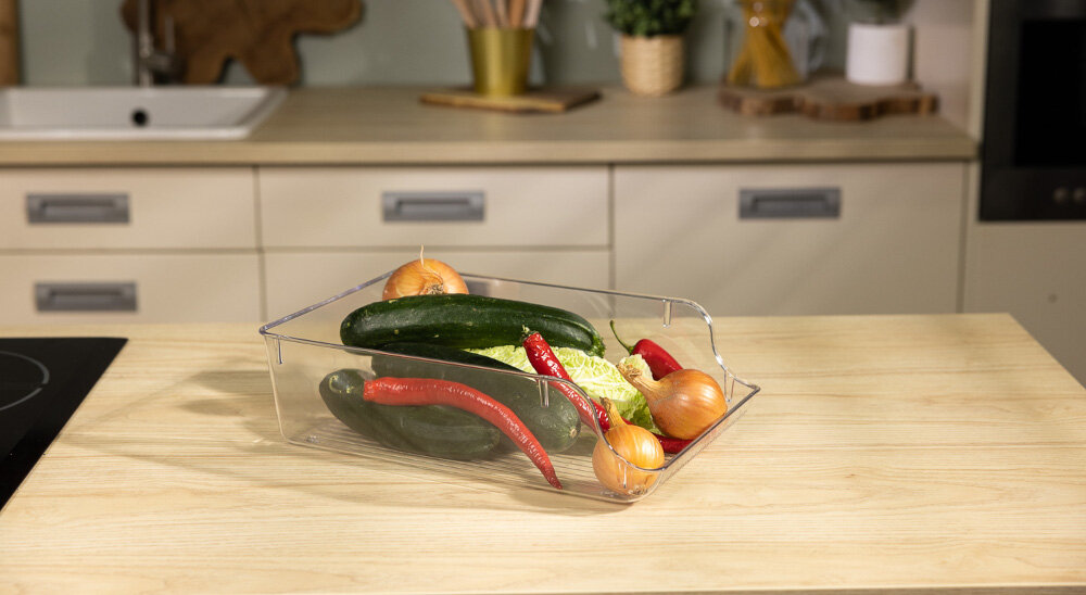 Organizer do lodówki EASYFROM Clear Cans 8.5 L + 2 x 5.4 L (3 szt.) lifestyle kuchnia blat cebula papryka ogórek warzywa porządek łatwy dostęp przemyślana konstrukcja