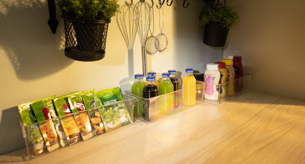 Organizer do lodówki EASYFORM Tall Mini pojemniki pełne przyprawy zioła lifestyle świeżość trzy pojemniki pojemności 2 x 3,8 L + 7,4 L