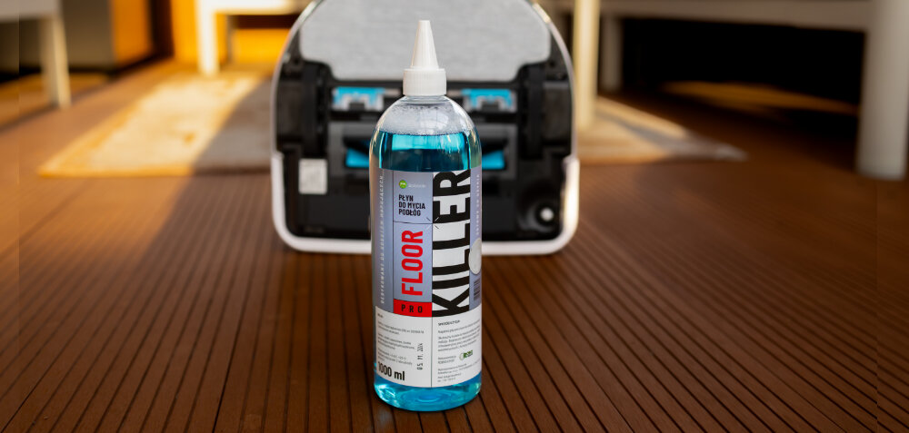 PŁYN DO MYCIA PODŁÓG MAŁY ROBOCIK NISKOPIENIĄCY FLOOR Killer Pro 1000ML lifestyle podłoga front opakowanie odkurzacz spód