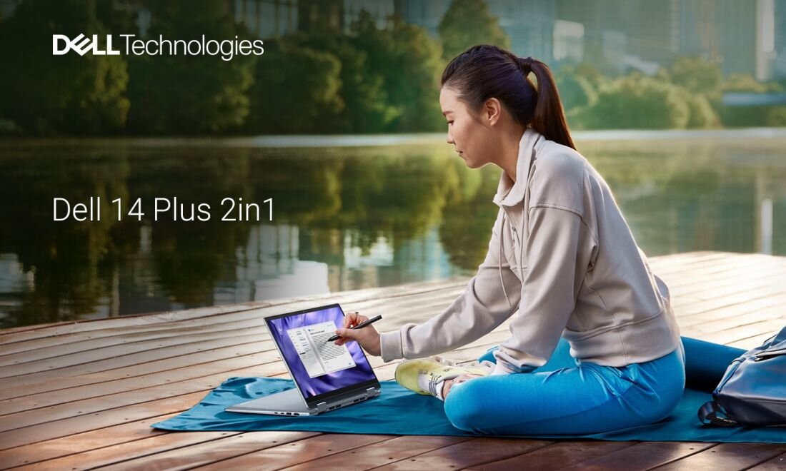 Kobieta siedzi na ziemi z laptopem DELL 14 Plus 2w1, skupiona na pracy. 