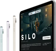 Widok z boku na trzy modele iPada Air, na czwartym iPadzie Air pokazany jest serial Silos w Apple TV+
