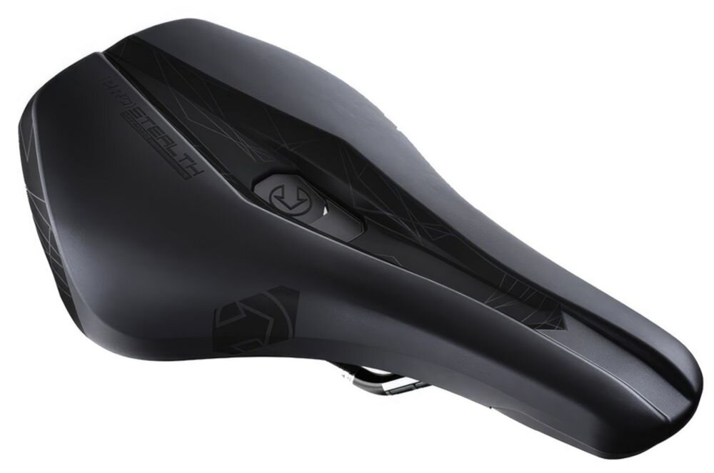 Siodełko PRO Stealth Offroad Performance Saddle PRSA0385 siodełko na białym tle widoczne od przodu pod skosem widok z góry zaprojektowane do kobiecej i męskiej anatomii specjalne wycięcie bez mostka kształt dopasowany do miednicy ogranicza to zmęczenie i dyskomfort prawidłowa pozycja ciała większa kontrola nad rowerem