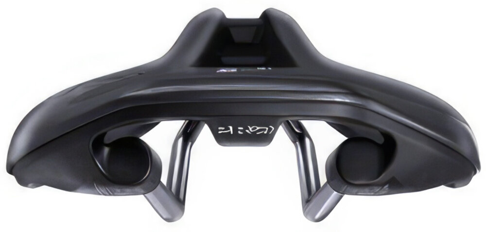 Siodełko PRO Stealth Offroad Sport PRSA0369 siodełko na białym tle widoczne od tyu szerokość 152 mm równomierne podparcie kości kulszowych poprawia stabilność miednicy ogranicza punktowy nacisk zmniejsza ryzyko drętwienia dla kobiet i mężczyzn naturalna pozycja ciała komfort