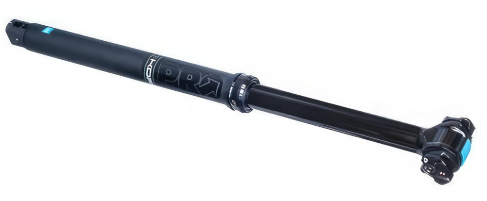 Sztyca PRO Koryak 170 2 PRSP0273 31.6-507 mm Czarny sztyca na białym tle widoczna pod skosem wewnętrzne prowadzenie linki zmniejsza ryzyko zahaczenia o gałęzie lub elementy ubioru mechanizm jest lepiej chroniony przed zabrudzeniami ogranicza tarcie poprawia płynność działania regulacji