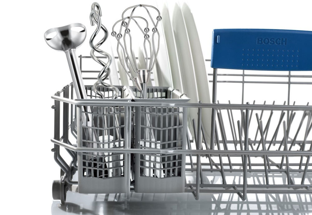 Mikser BOSCH ErgoMixx MFQ36465 Biały w koszu znajdują się końcówki miksera białe tło końcówka miksująca pozostałe akcesoria z wyjątkiem bloku silnika można myć w zmywarce opłukanie z większych resztek umieszczenie w koszu zmywarki uruchomienia cyklu mycia czyste lśniące gotowe do ponownego użycia