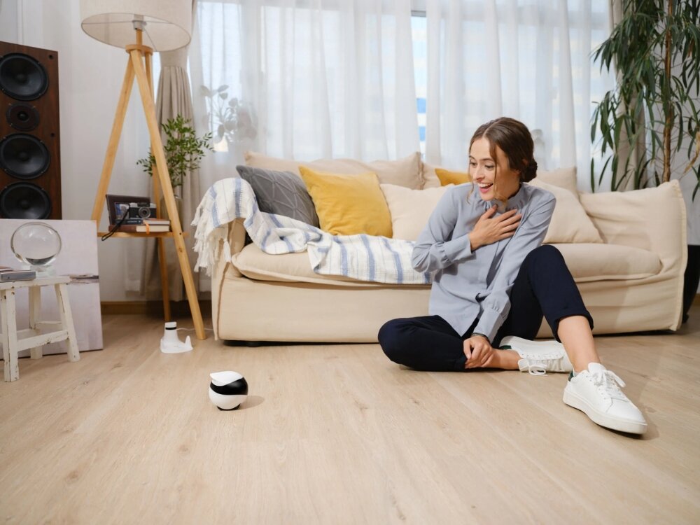 Inteligentny robot towarzyszący ENABOT EBO SE
            robot na podłodze kamera rozdzielczość 1080p fullhd tryb nocny mikrofon głośnik