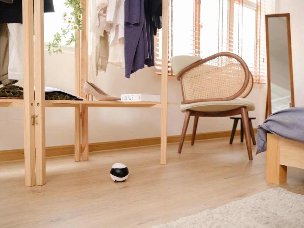 Inteligentny robot towarzyszący ENABOT EBO SE
            robot na podłodze mobilny inteligentny bateria powiadomienie monitoring domu