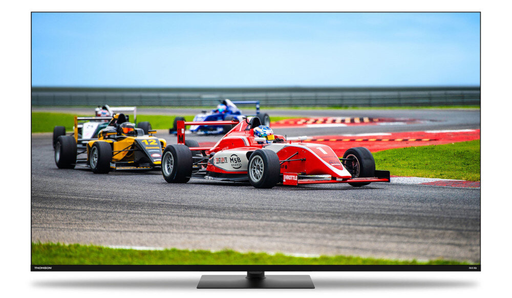 Telewizor THOMSON 50QG7C14 redukcja szumów i przeplotu, telewizor na białym tle od frontu
