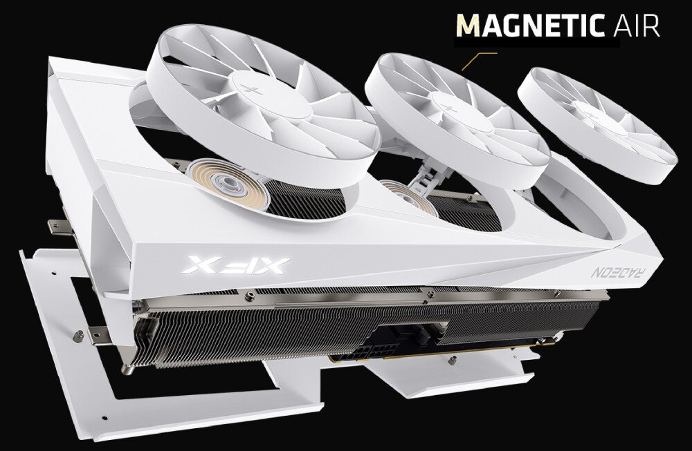 Karta graficzna XFX Quicksilver Radeon RX 9070 XT White Magnetic Air Edition 16GB Wentylatory karty graficznej unoszące się nad obudową, podkreślona technologia Magnetic Air oraz widoczne podświetlane logo producenta, wentylatory magnetyczne