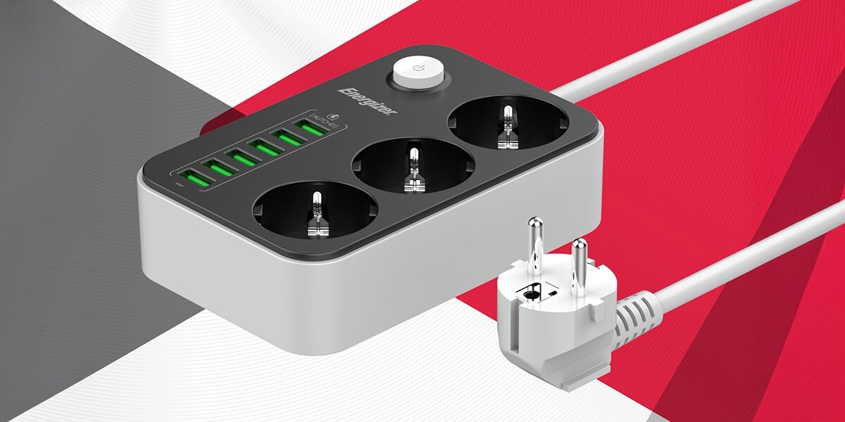 Listwa ENERGIZER EPB2500W01EU (2 m) Czarno-biały Listwa zasilająca Energizer z trzema gniazdami typu F (Schuko) i pięcioma portami USB do ładowania (ze świecącymi się na zielono diodami) oraz przyciskiem włącznika. Obok leży wtyczka europejska (Schuko). Tło graficzne w kolorach czerwonym, białym i szarym
