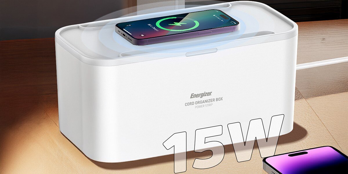 Listwa antyprzepięciowa ENERGIZER EPB2500W03EU (2 m) Biały Biały pojemnik Energizer Cord Organizer Box z telefonem (smartfonem) ładowanym bezprzewodowo na pokrywie. Duży napis '15W' oznacza moc ładowania indukcyjnego