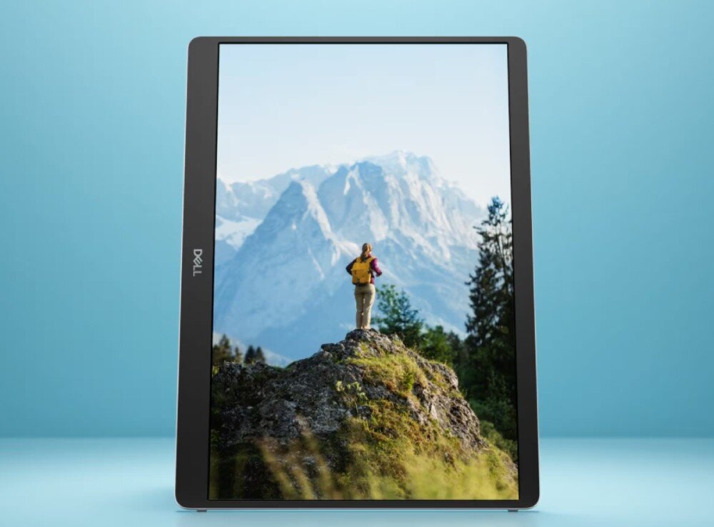 Monitor DELL Pro 14 Plus P1425 Monitor ustawiony pionowo pokazujący zdjęcie osoby stojącej na skale z widokiem na góry, podstawa, regulacja, nachylenie, mocowanie VESA