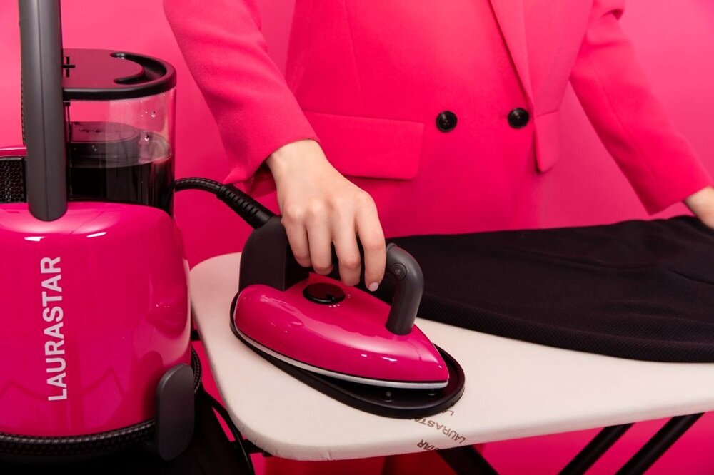Generator pary LAURASTAR Lift Plus Pinky Pop technologia pary pulsacyjnej, stopa żelazka 3D, eleganckie wykończenie