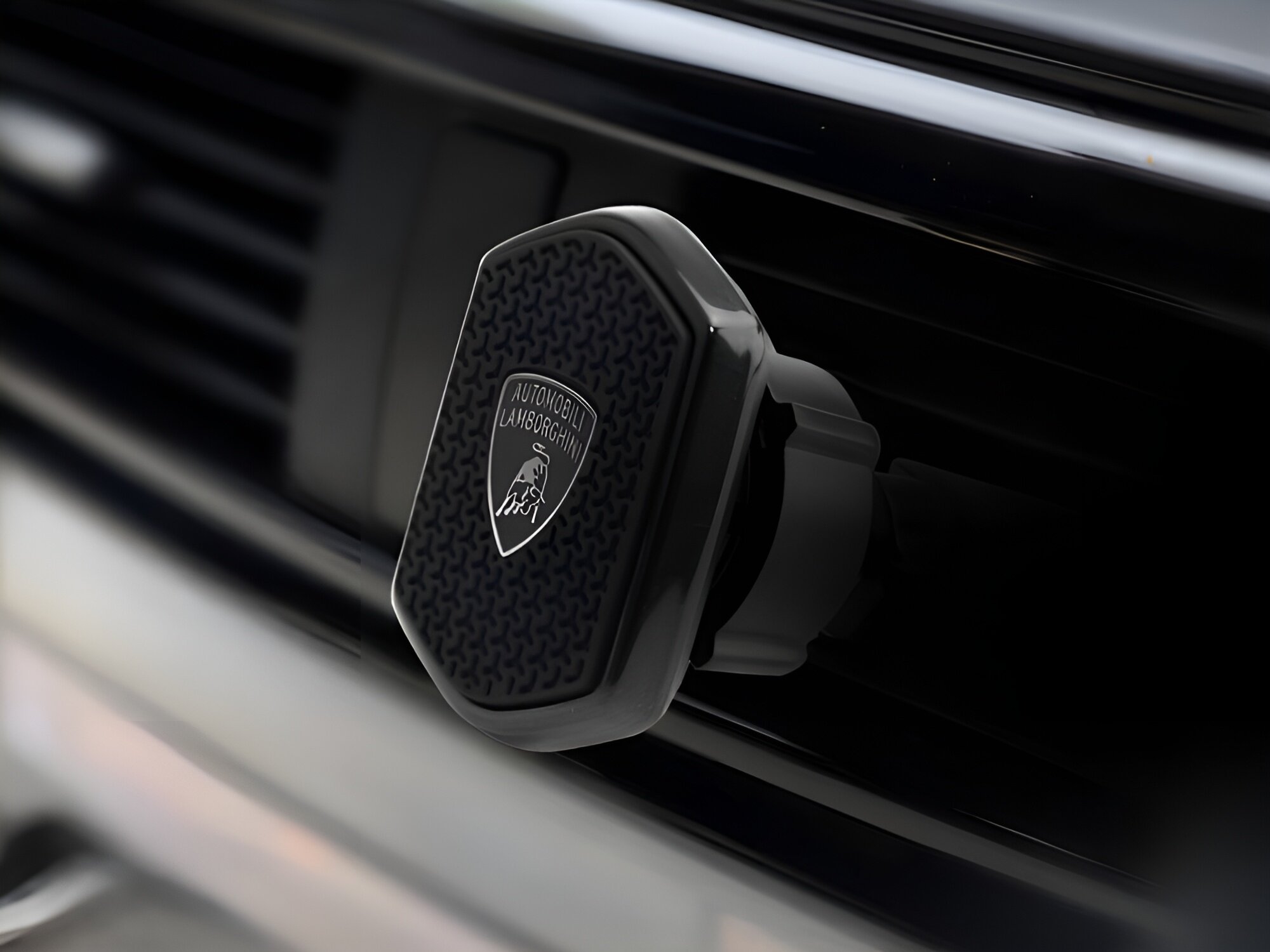 Uchwyt samochodowy LAMBORGHINI Urus D7
            uchwyt samochodowy przymocowany do kratki nawiewu