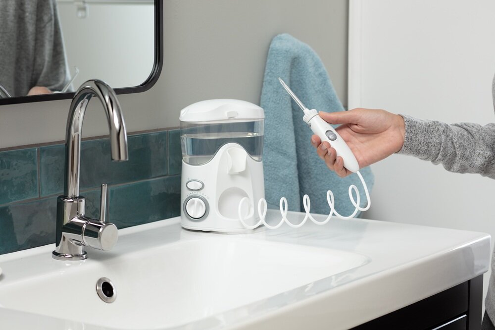 Irygator WATERPIK WF-100 Ultra 10 - stopniowa regulacja ciśnienia, dopasowanie intensywności strumienia, bez konieczności częstego usupełniania wody