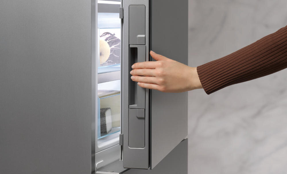 MIELE KFN 4898 AD system click open łatwe otwieranie dyskretnie boczna ścianka drzwi