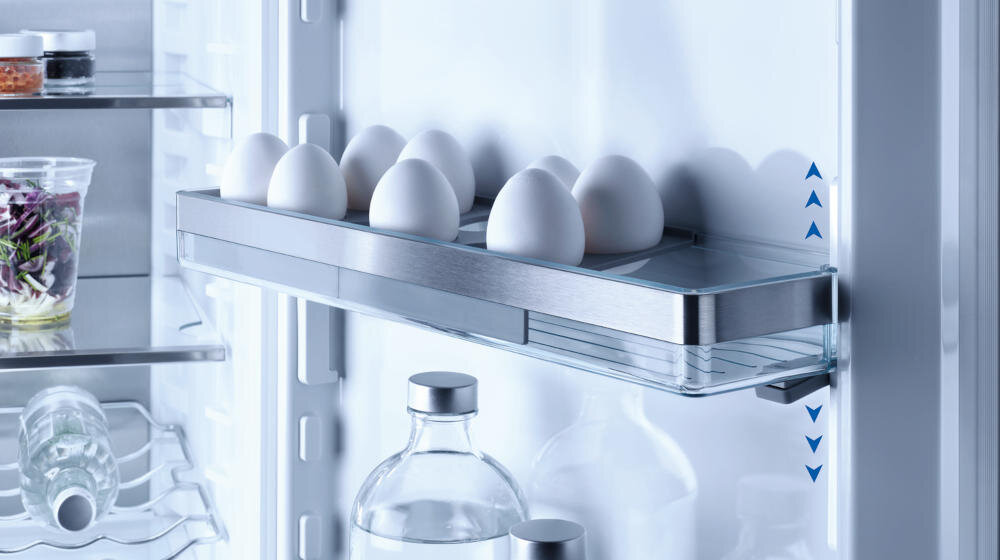 MIELE KFN 4898 AD wnętrze lodówka napoje puszki regulacja półki drzwi miejsce