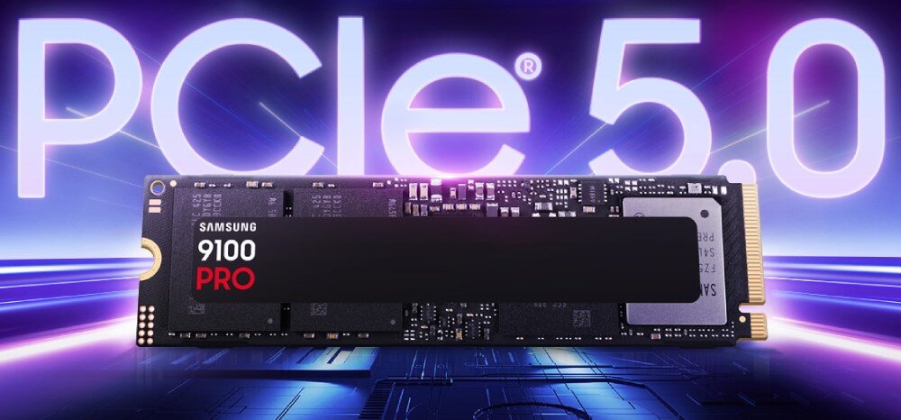 Dysk SAMSUNG 9100 Pro Dysk SSD M.2 umieszczony na tle dużego, podświetlonego napisu 'PCIe 5.0' na cyfrowym tle z liniami światła, interfejs, format, prędkość