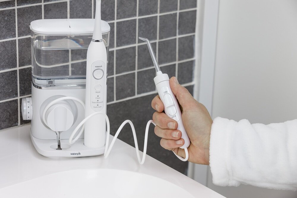 Irygator ze szczoteczką WATERPIK CC-04 5 wymiennych końcówek, ergonimiczna konstrukcja, pojemny zbiornik, obrotowa końcówka