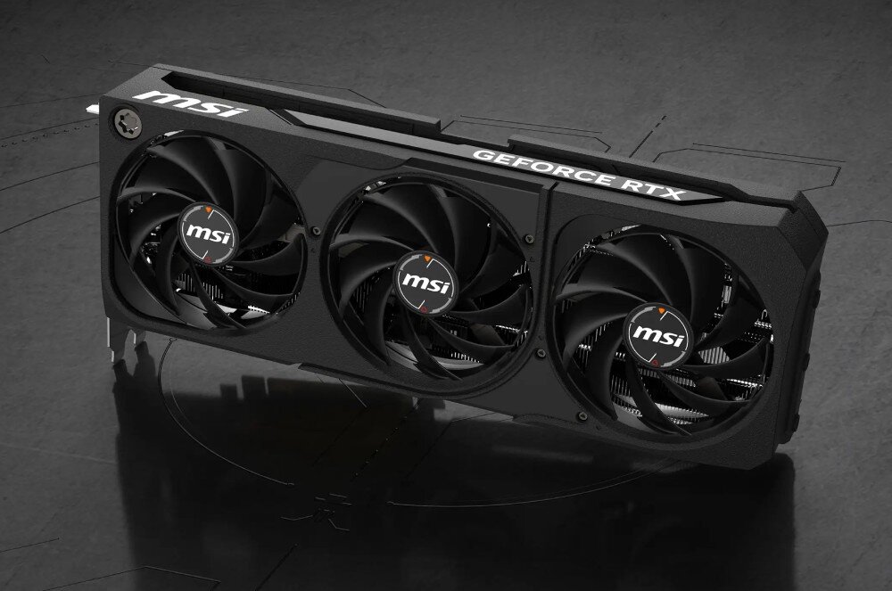 Karta graficzna MSI GeForce RTX 5070 Ti SHADOW 3X OC 16GB Trzywentylatorowa karta graficzna marki MSI z widocznym napisem 'GEFORCE RTX' na górnej krawędzi, ustawiona pionowo na ciemnym tle, opis