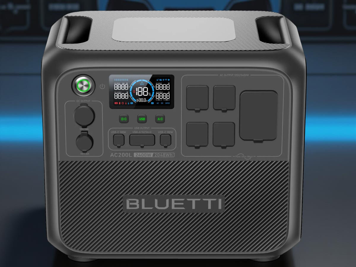 Stacja zasilania BLUETTI AC200L 2048 Wh Bank energii, zarządzanie, przeciążenie, przegrzanie, przepięcia, na szarym blacie stacja od góry skos, frontem na wprost
