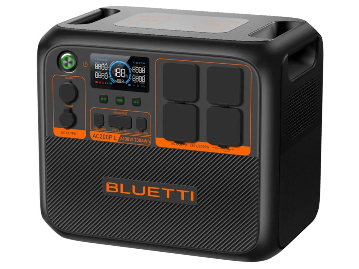 Stacja zasilania BLUETTI AC200PL 2304 Wh Bank energii, pojemność, wielogodzinne, awaryjne, teren, na białym tle stacja frontem prawo skos