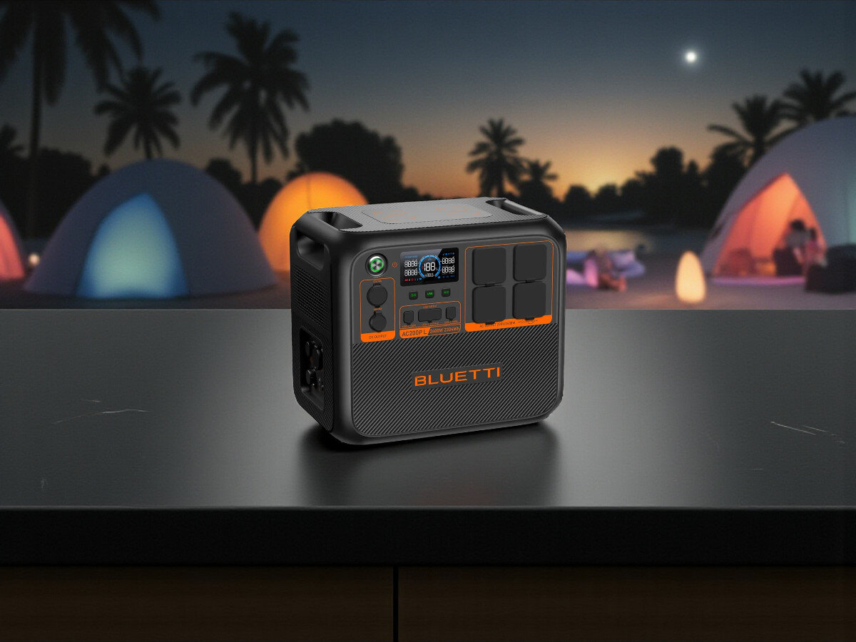 Stacja zasilania BLUETTI AC200PL 2304 Wh Bank energii, moc, szczytowa, jednocześnie, gniazda, na białym tle możliwości podpięcia stacji do danych portów
