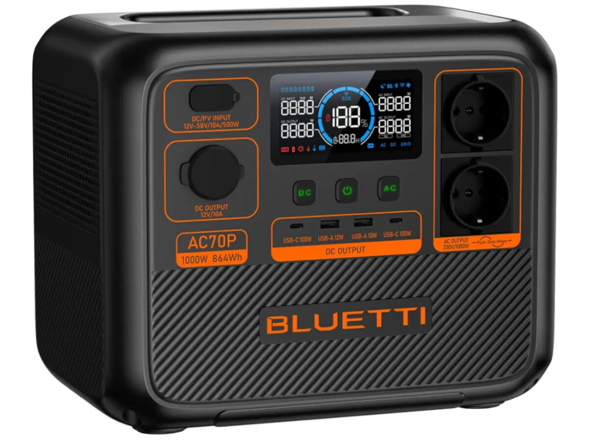 Stacja zasilania BLUETTI AC70P 864 Wh Bank energii, energia, ładowanie, waga, praca, na białym tle stacja frontem lewo skos