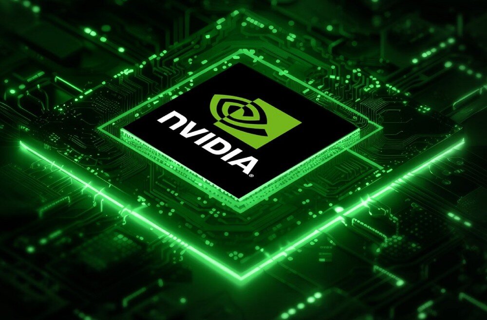 Laptop PREDATOR Helios 16 AI PH16-73 Zielono podświetlony chip z logo NVIDIA na tle ciemnej płyty głównej z wyeksponowanymi detalami układu scalonego, karta graficzna, sztuczna inteligencja, architektura